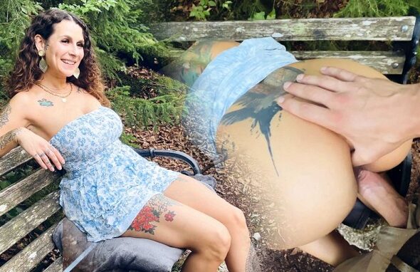 Mara Walks OHNE HÖSCHEN im WALD Creampie auf der Parkbank